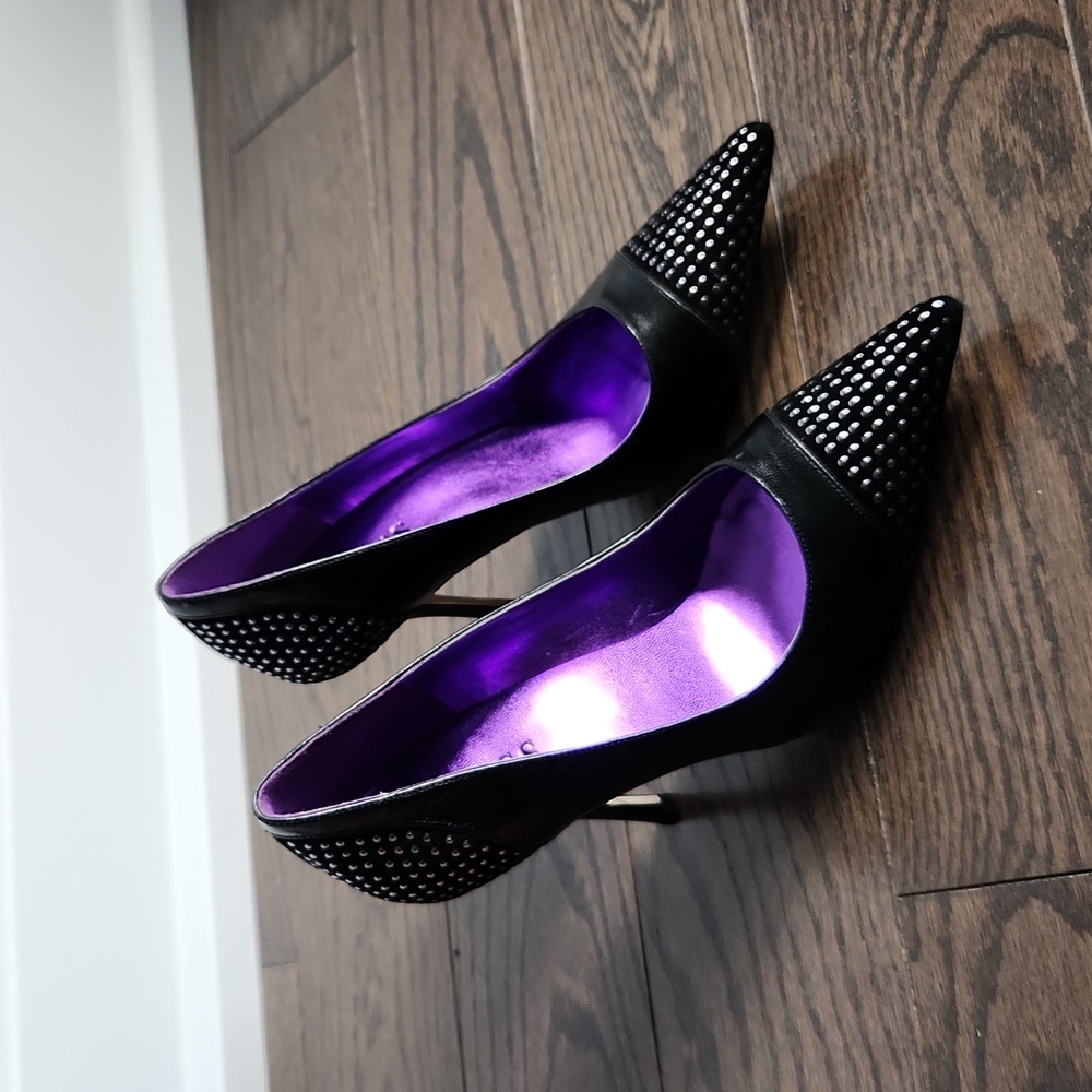 Guess Pumps